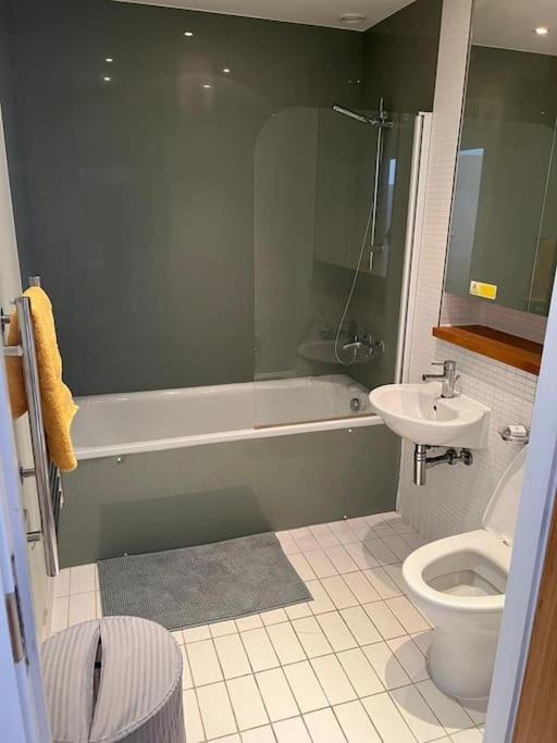 Stunning 2 Bed Flat! Centrally Located In London, Uk! Экстерьер фото