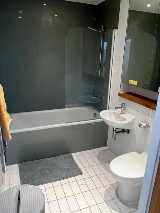 Stunning 2 Bed Flat! Centrally Located In London, Uk! Экстерьер фото