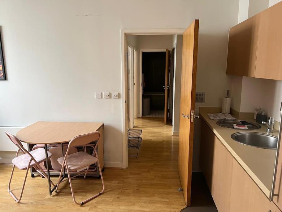 Stunning 2 Bed Flat! Centrally Located In London, Uk! Экстерьер фото