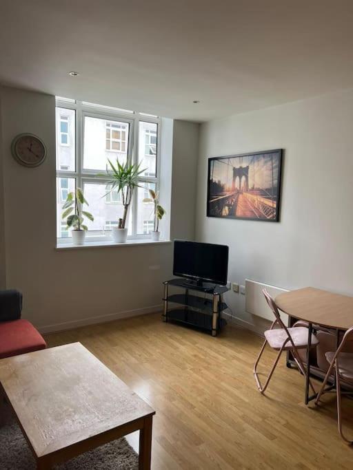 Stunning 2 Bed Flat! Centrally Located In London, Uk! Экстерьер фото