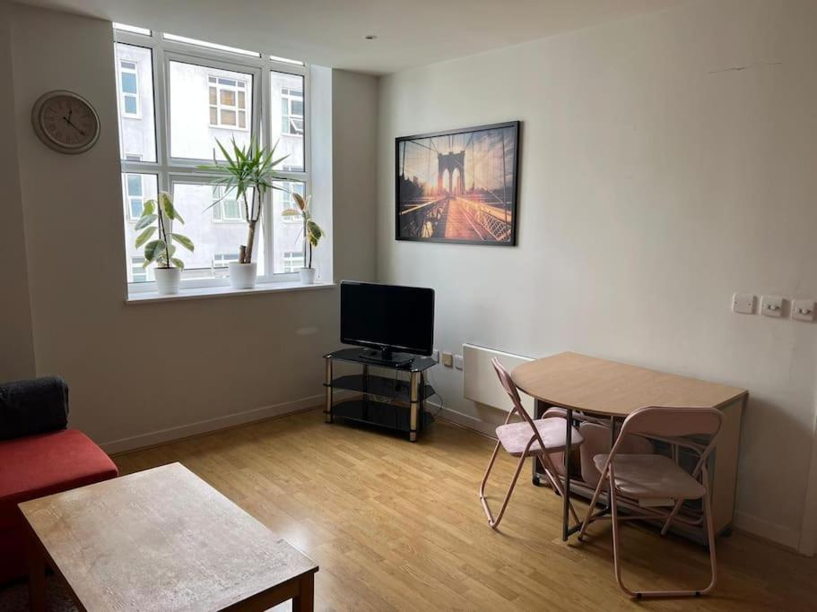 Stunning 2 Bed Flat! Centrally Located In London, Uk! Экстерьер фото