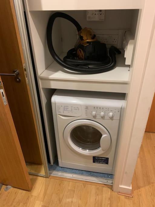 Stunning 2 Bed Flat! Centrally Located In London, Uk! Экстерьер фото