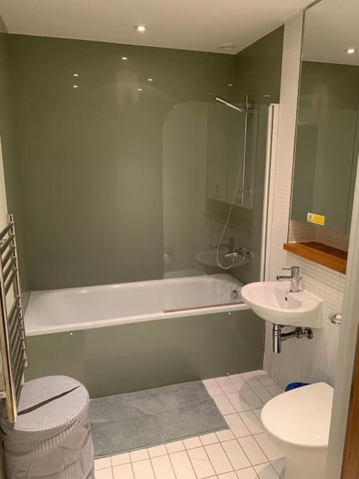 Stunning 2 Bed Flat! Centrally Located In London, Uk! Экстерьер фото