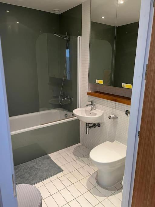 Stunning 2 Bed Flat! Centrally Located In London, Uk! Экстерьер фото